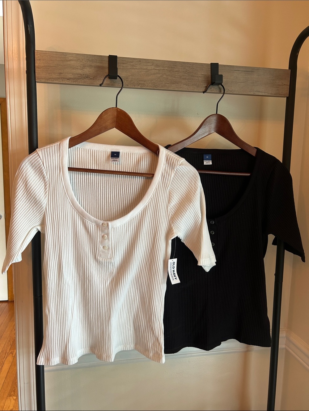 Set of 2 basic Ribbed Scoop-Neck Henley Top - White and Black
